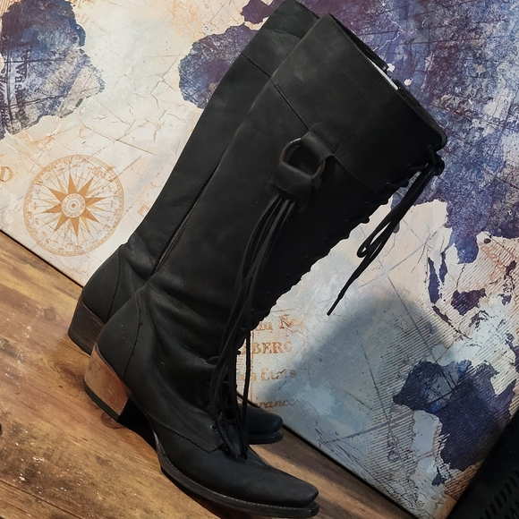 Edgy Junk Gypsy By Lane Stunning Distressed Black Leather Boots With Fringe. - Picture 4 of 16